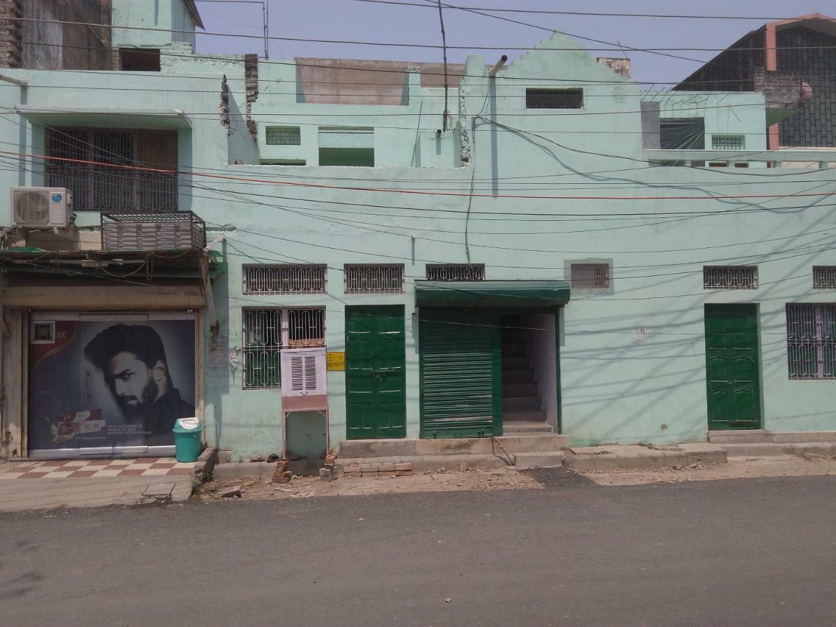 K.S.N. Varanasi Paying Guest House Kültér fotó